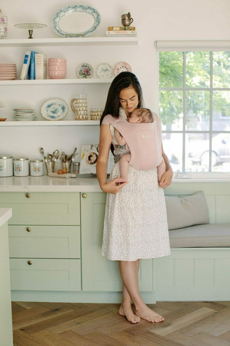Ergobaby Embrace nosilka, Blush Pink - slika 12