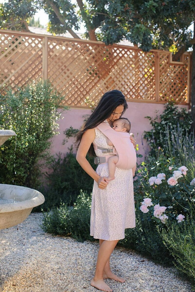 Ergobaby Embrace nosilka, Blush Pink - slika 17