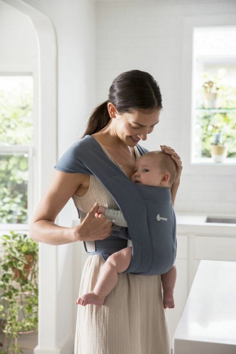 Ergobaby Embrace nosilka, Oxford Blue, modra - slika 14