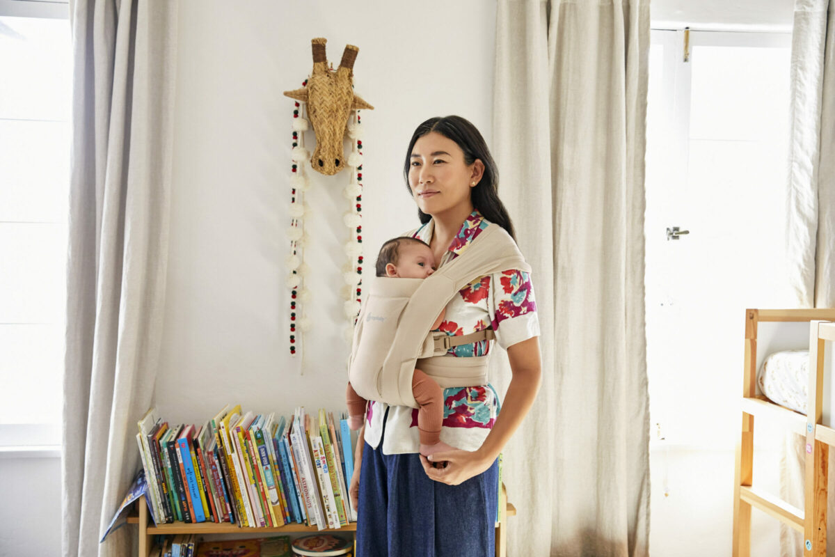 Ergobaby Embrace Soft Air Mesh nosiljka, Cream - slika 5