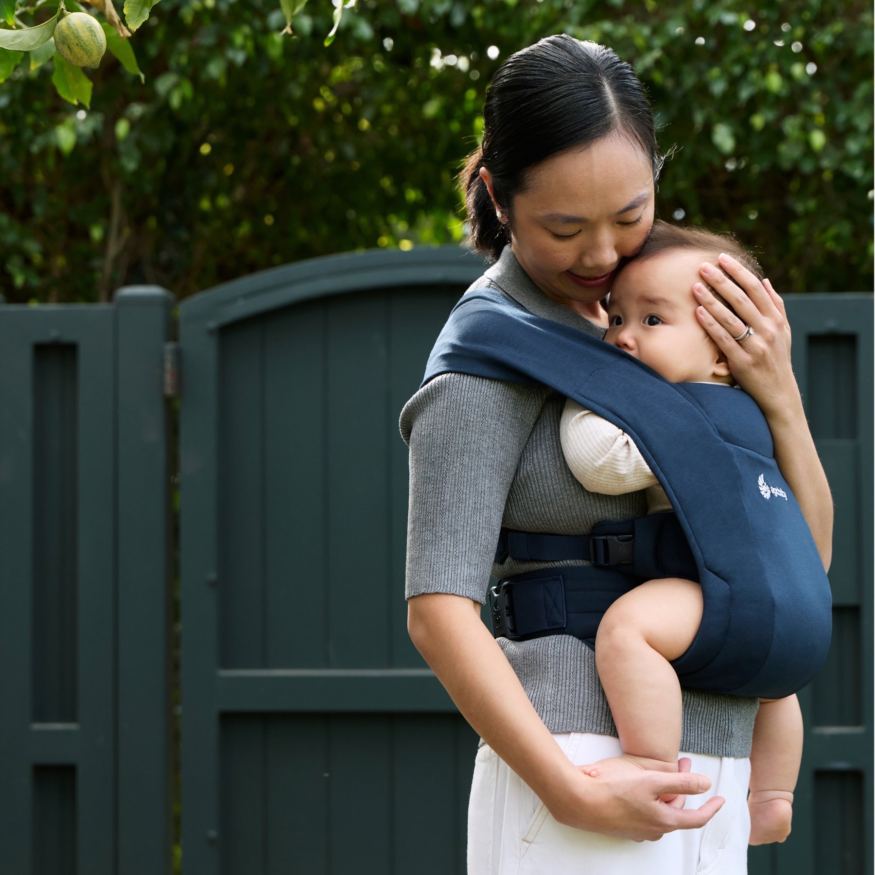 Ergobaby nosilka Embrace - slika 91