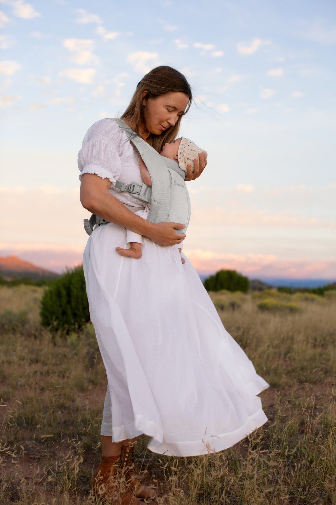 Ergobaby Embrace Soft Air Mesh nosiljka, Siva - slika 12