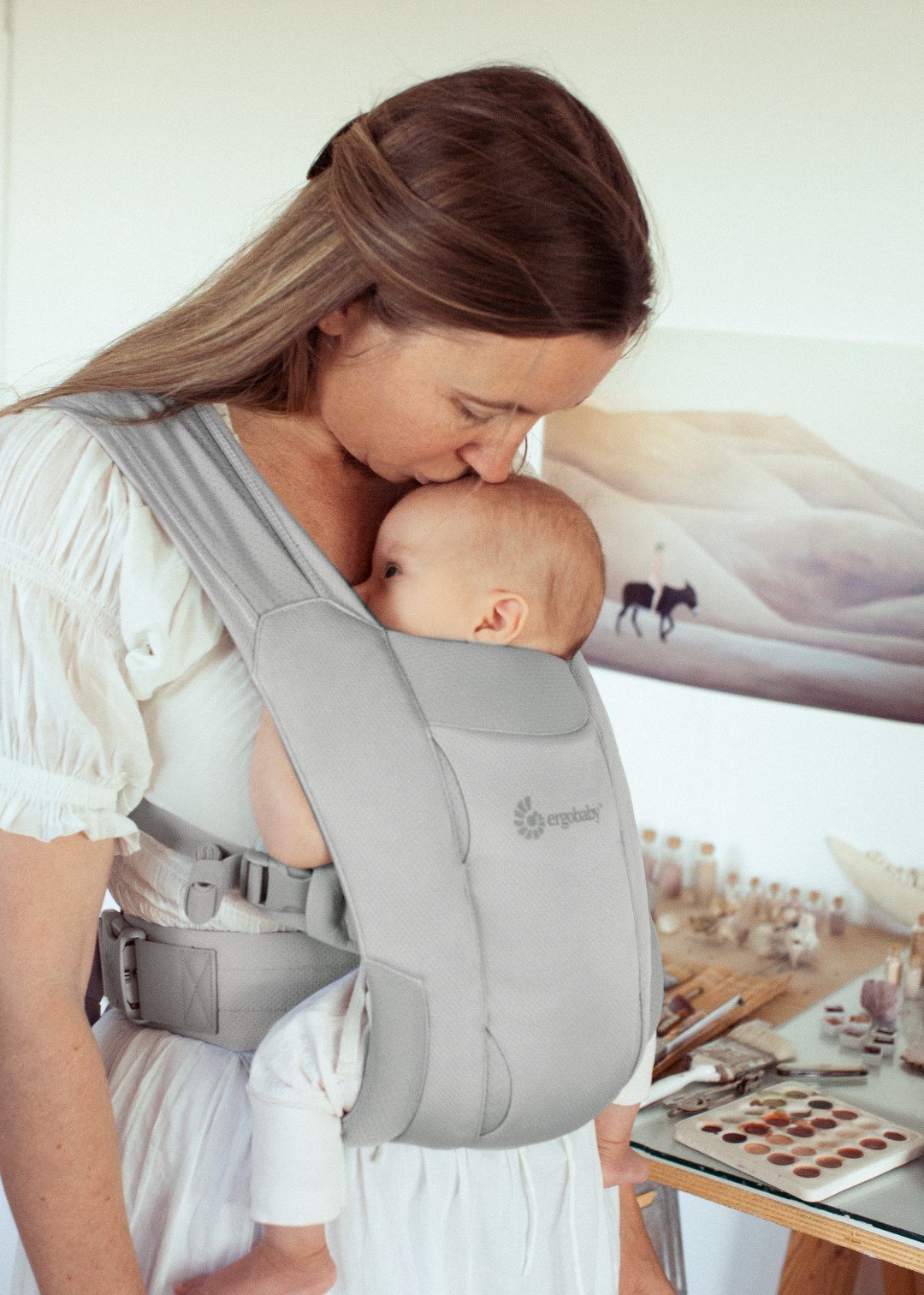 Ergobaby Embrace Soft Air Mesh nosiljka, Siva - slika 14